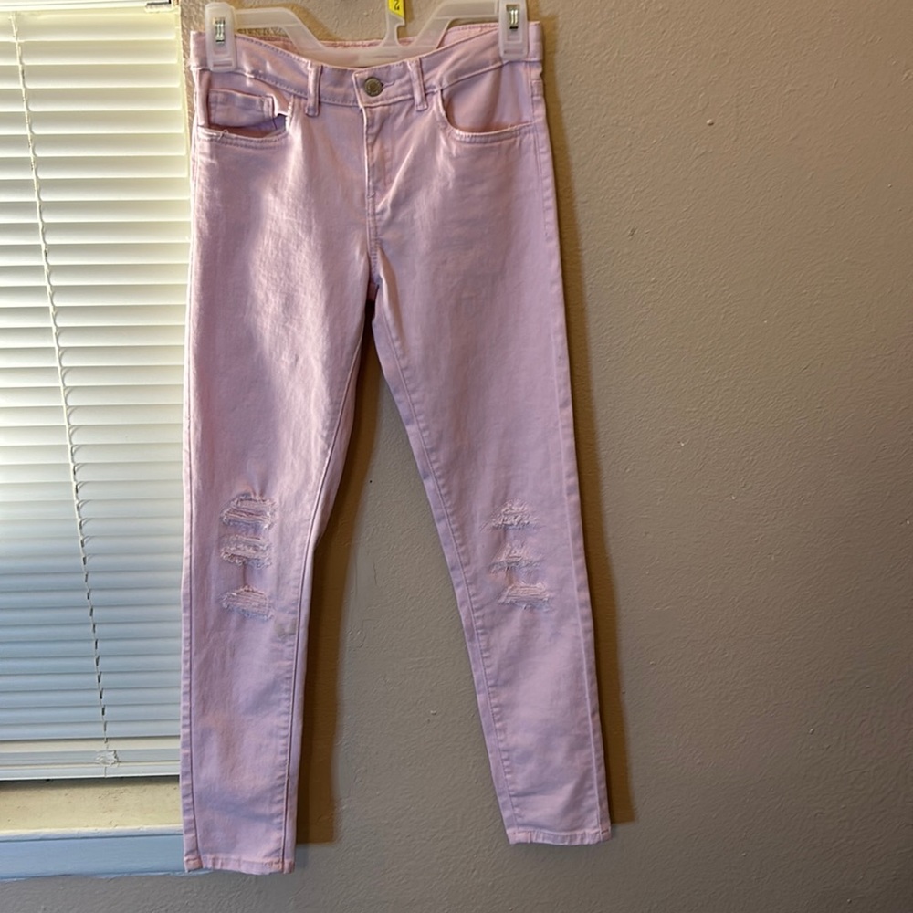 Pink Levi’s girls never been worn in good shape